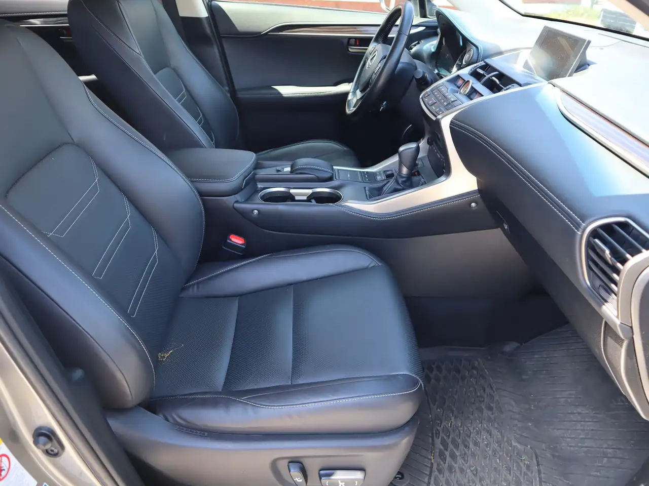 Lexus NX photo Lexus NX