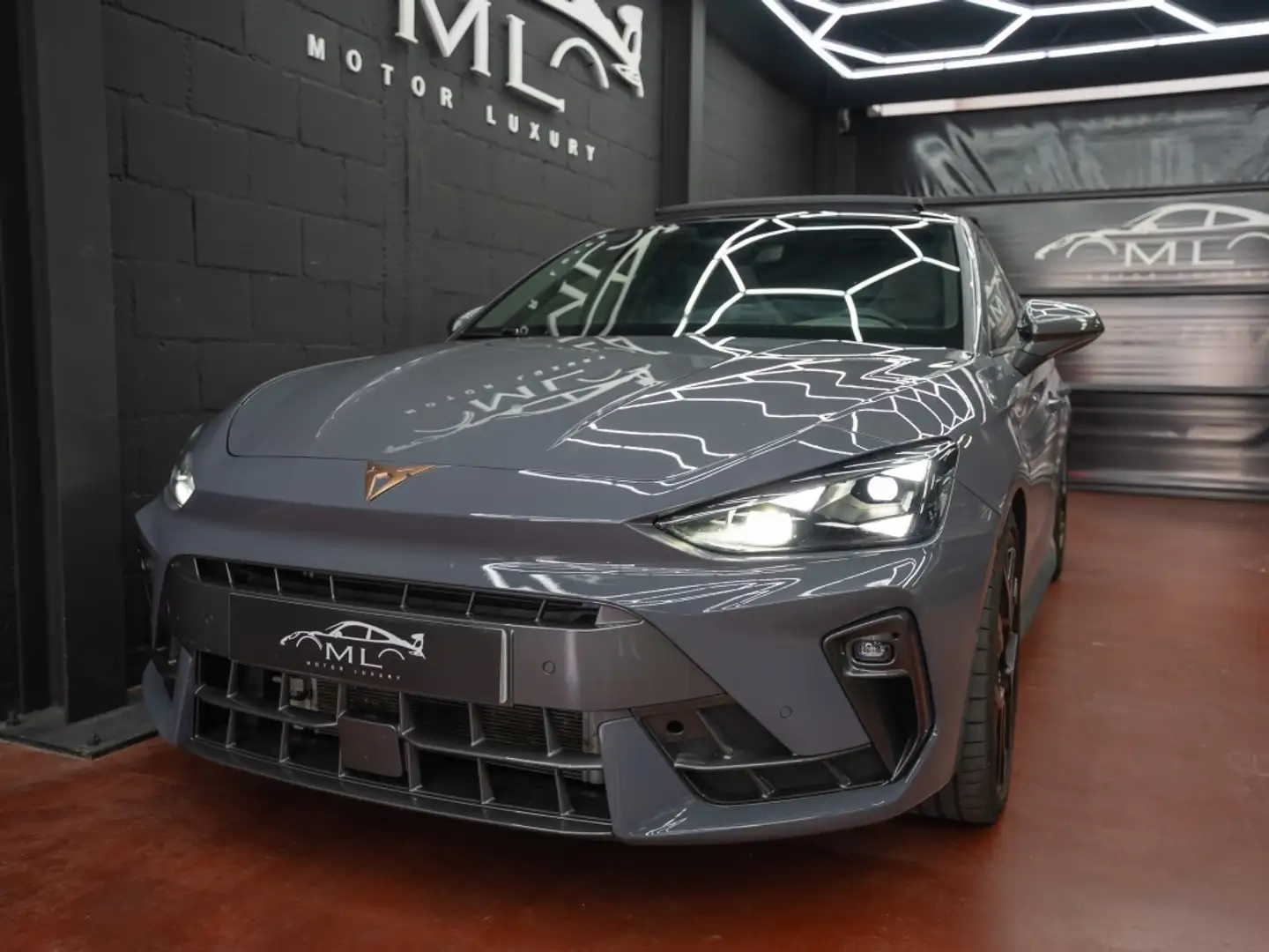 CUPRA Leon 2.0 TSI VZ Extreme 221 DSG Gris - 1