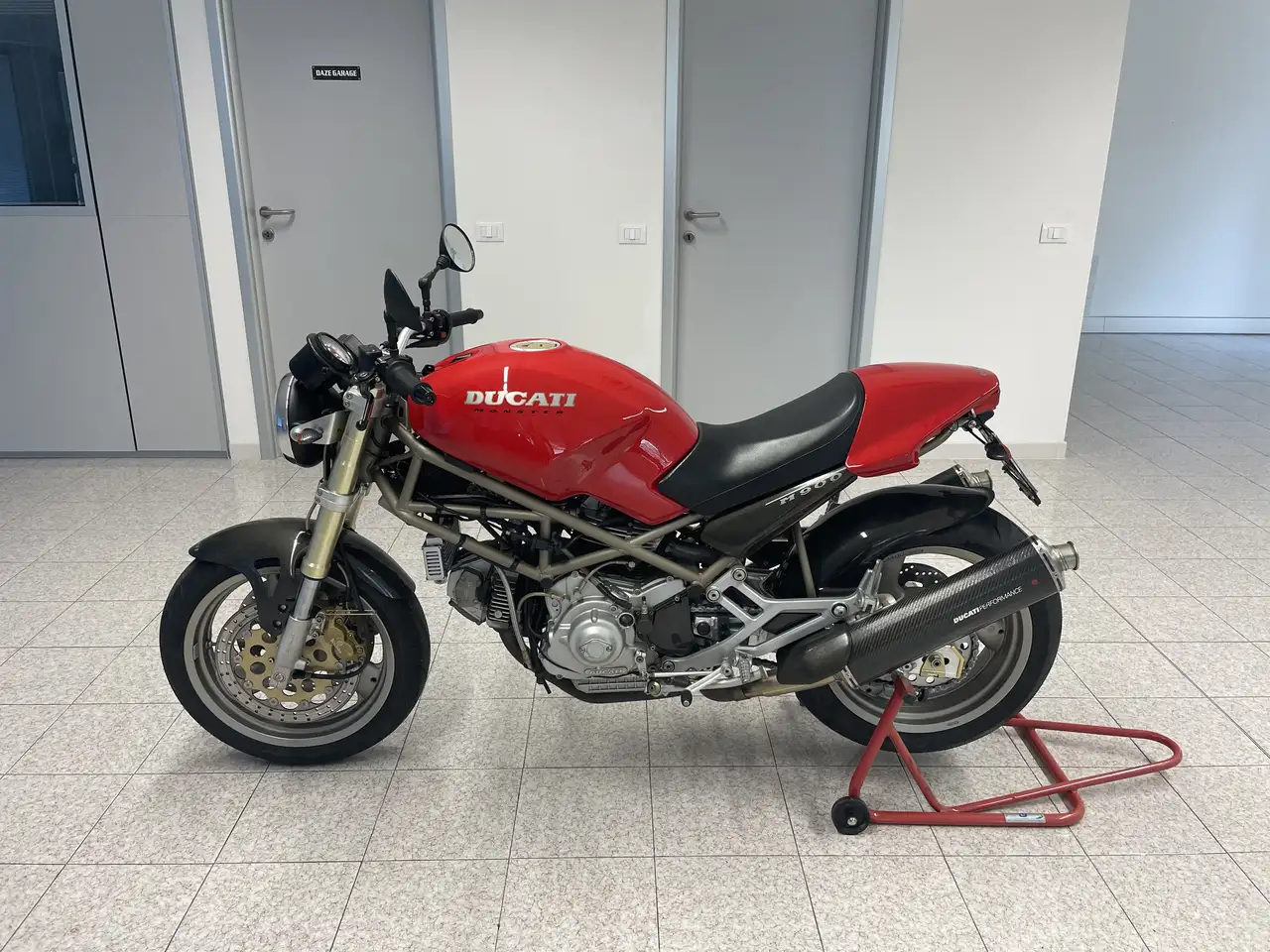 Ducati Monster 900