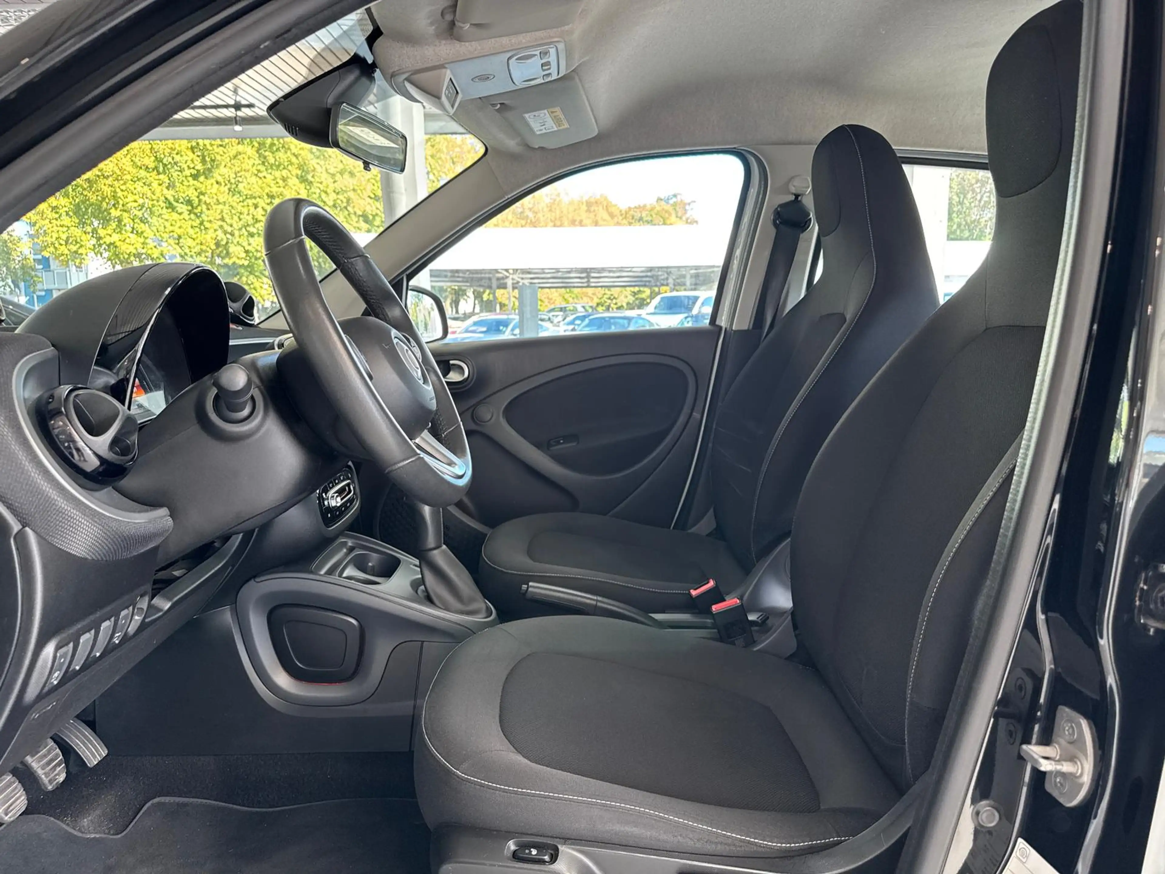 smart forFour PASSION*LED*TEMPOMAT*SITZH*PDC*AMBIENTE* — photo 14