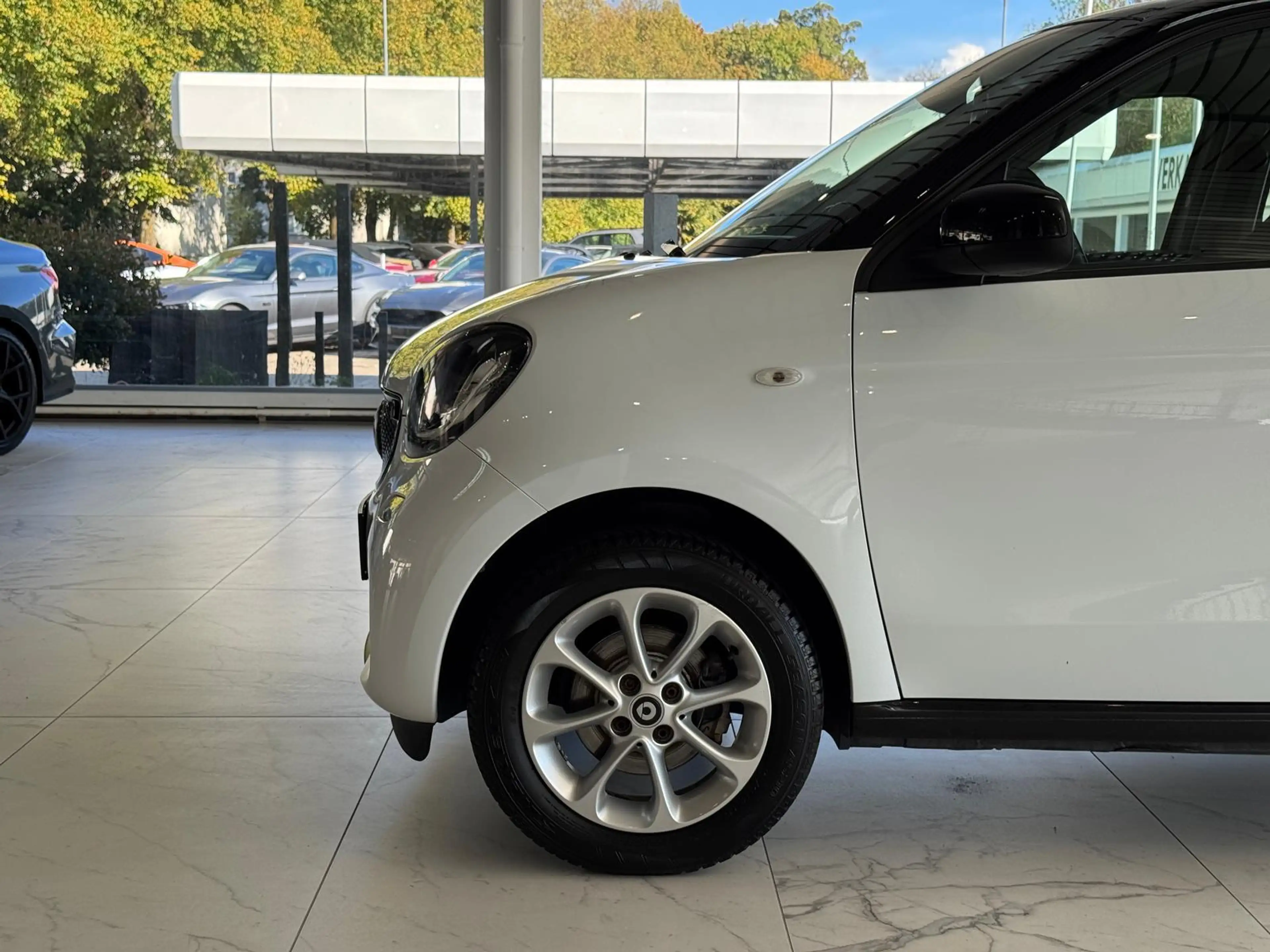 smart forFour PASSION*LED*TEMPOMAT*SITZH*PDC*AMBIENTE* — photo 4