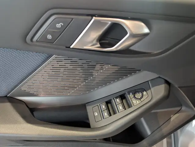 BMW 1 Series view 14