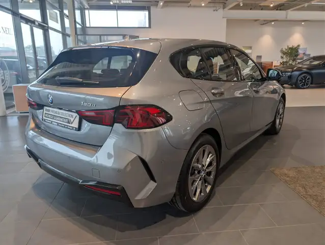 BMW 1 Series view 11