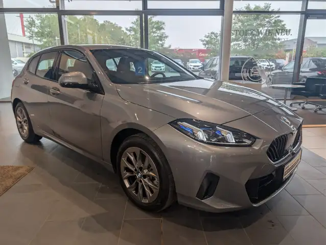BMW 1 Series view 12