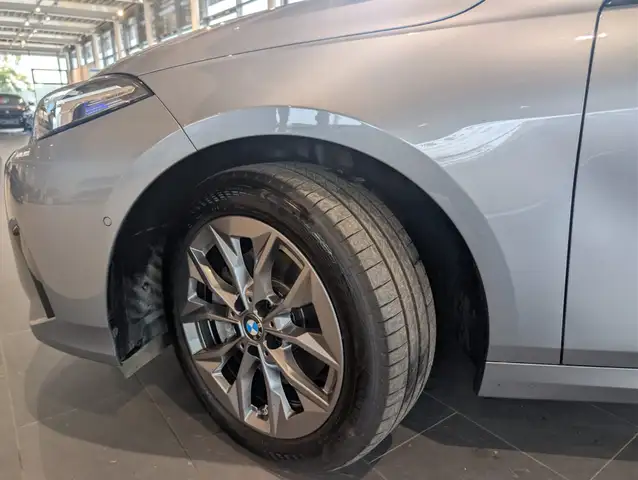 BMW 1 Series view 5