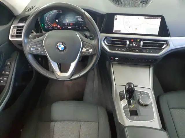BMW 3 Series view 9