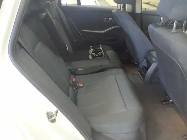 BMW 3 Series view 13