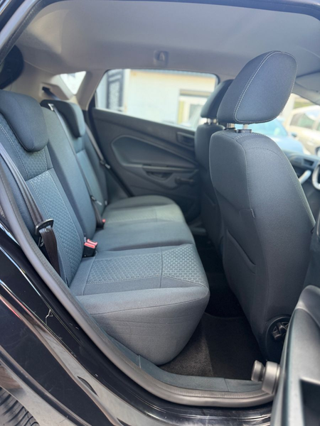 Ford Fiesta *KLIMAANLAGE*ALUFELGEN*SITZHEIZUNG*4/5-TÜR — photo 14