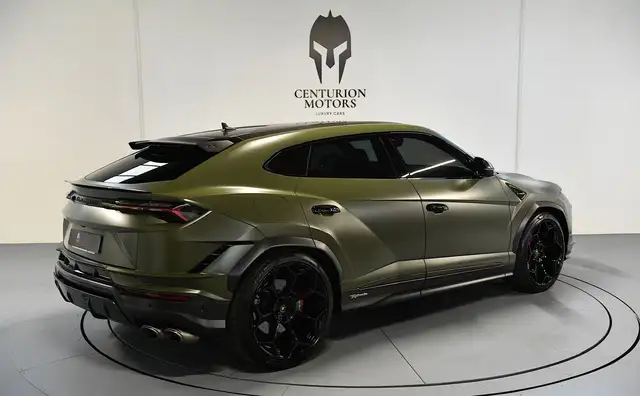 Lamborghini Urus view 4