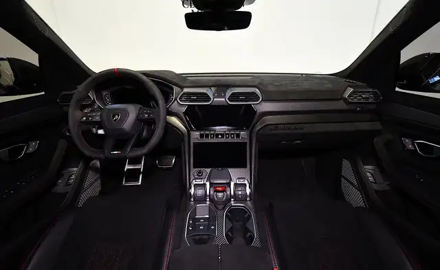 Lamborghini Urus view 10