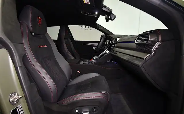 Lamborghini Urus view 8