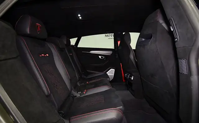 Lamborghini Urus view 9