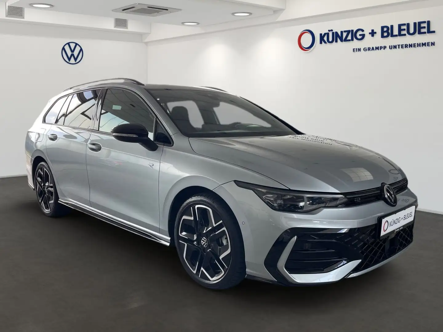 Volkswagen Golf Variant R-Line 2,0 l TDI DSG PANO+AHK+KAMER Silber - 2