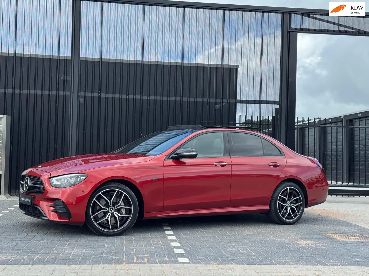 Mercedes-Benz E 300 e AMG Line - SCHUIFDAK - BURMESTER Rosso - 1