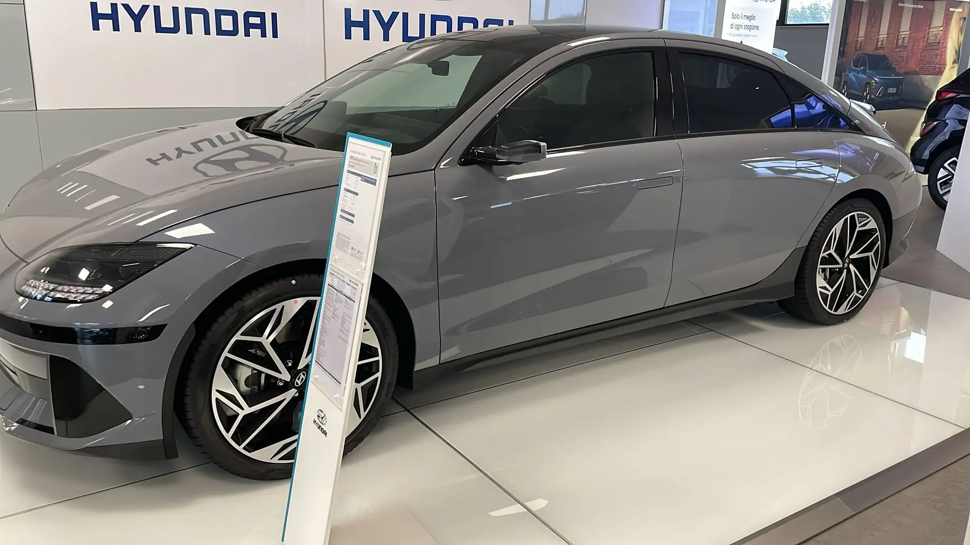 Hyundai IONIQ 6 77.4KWH 2WD EVOLUTION + DM + SR 8005 Szary - 2