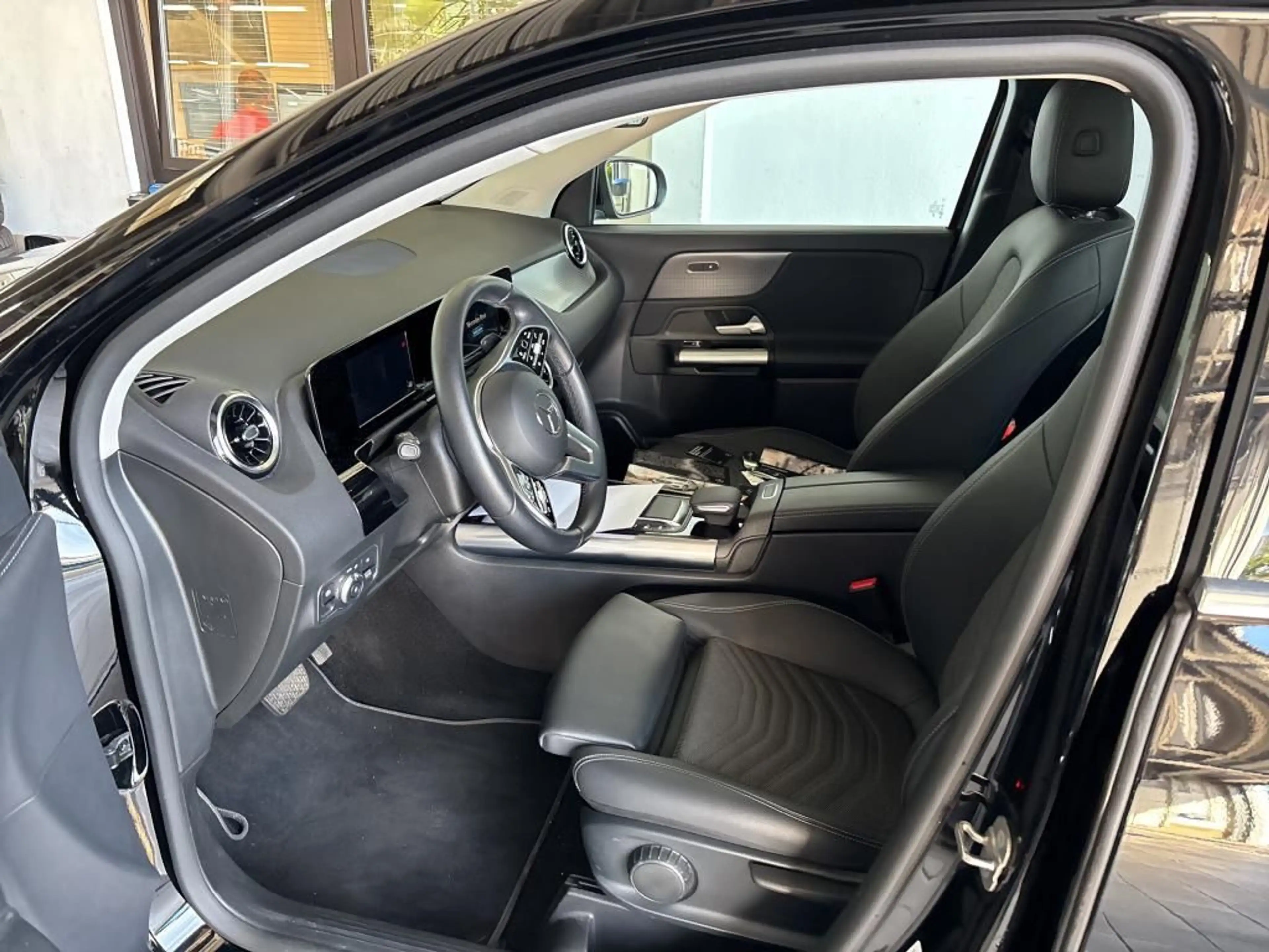 Mercedes-Benz GLA 200 /LEDER/PANO/KAMERA/SITZHEIZ/ — photo 8