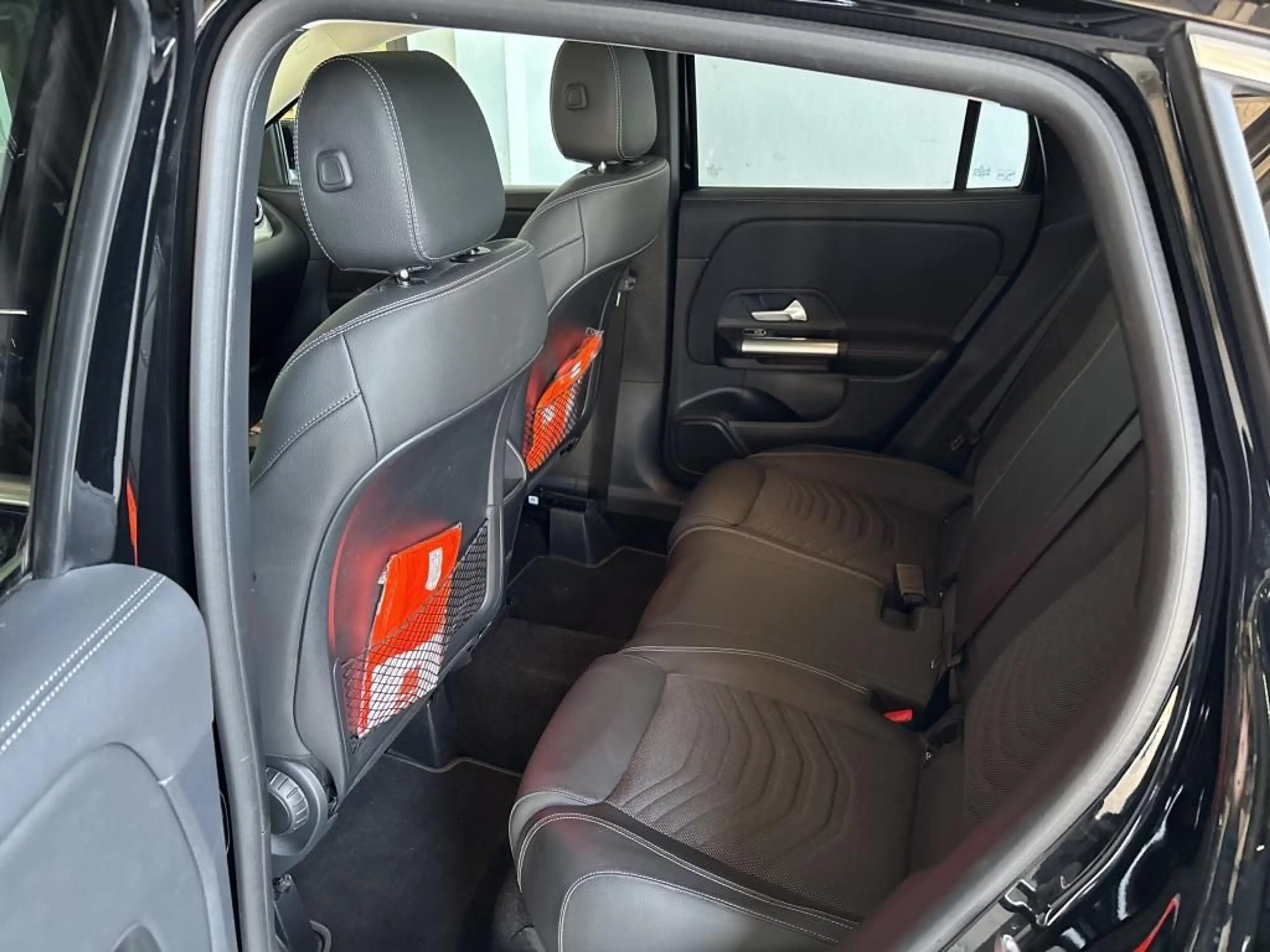 Mercedes-Benz GLA 200 /LEDER/PANO/KAMERA/SITZHEIZ/ — photo 9