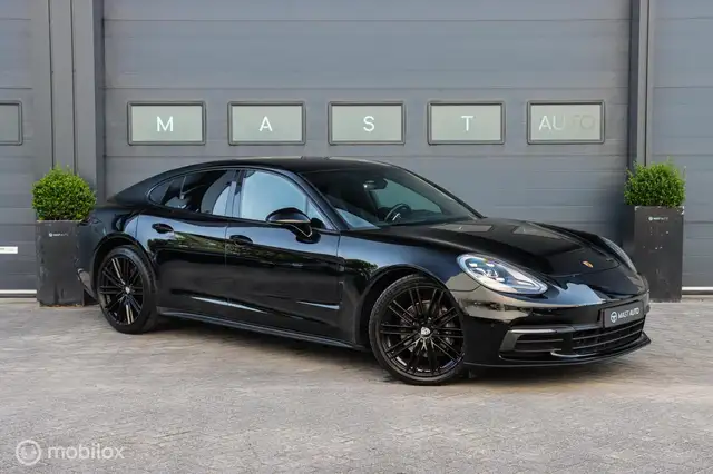 Porsche Panamera view 4