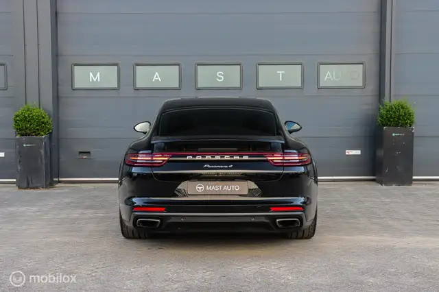 Porsche Panamera view 9
