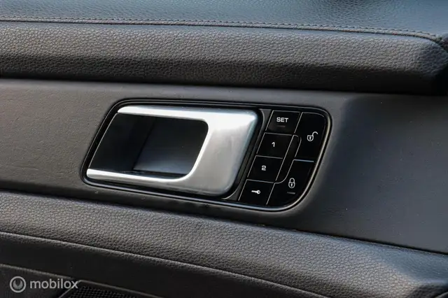 Porsche Panamera view 10