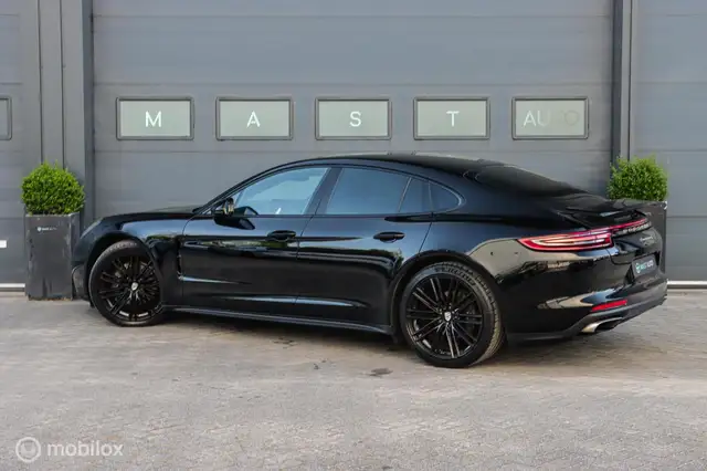 Porsche Panamera view 13