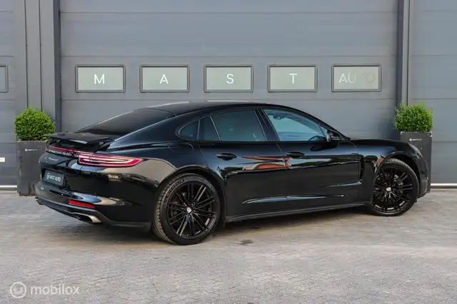 Porsche Panamera view 8