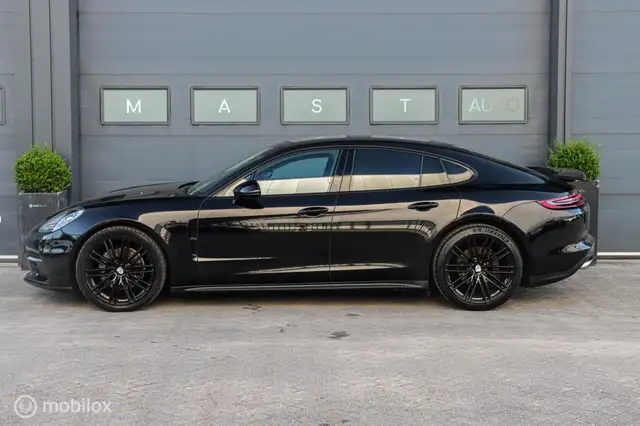 Porsche Panamera view 14