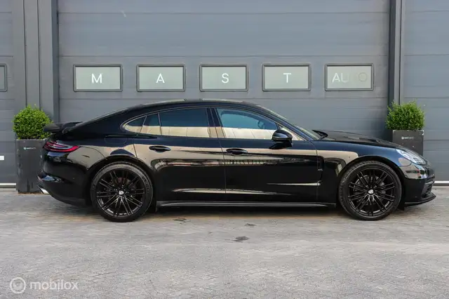Porsche Panamera view 5
