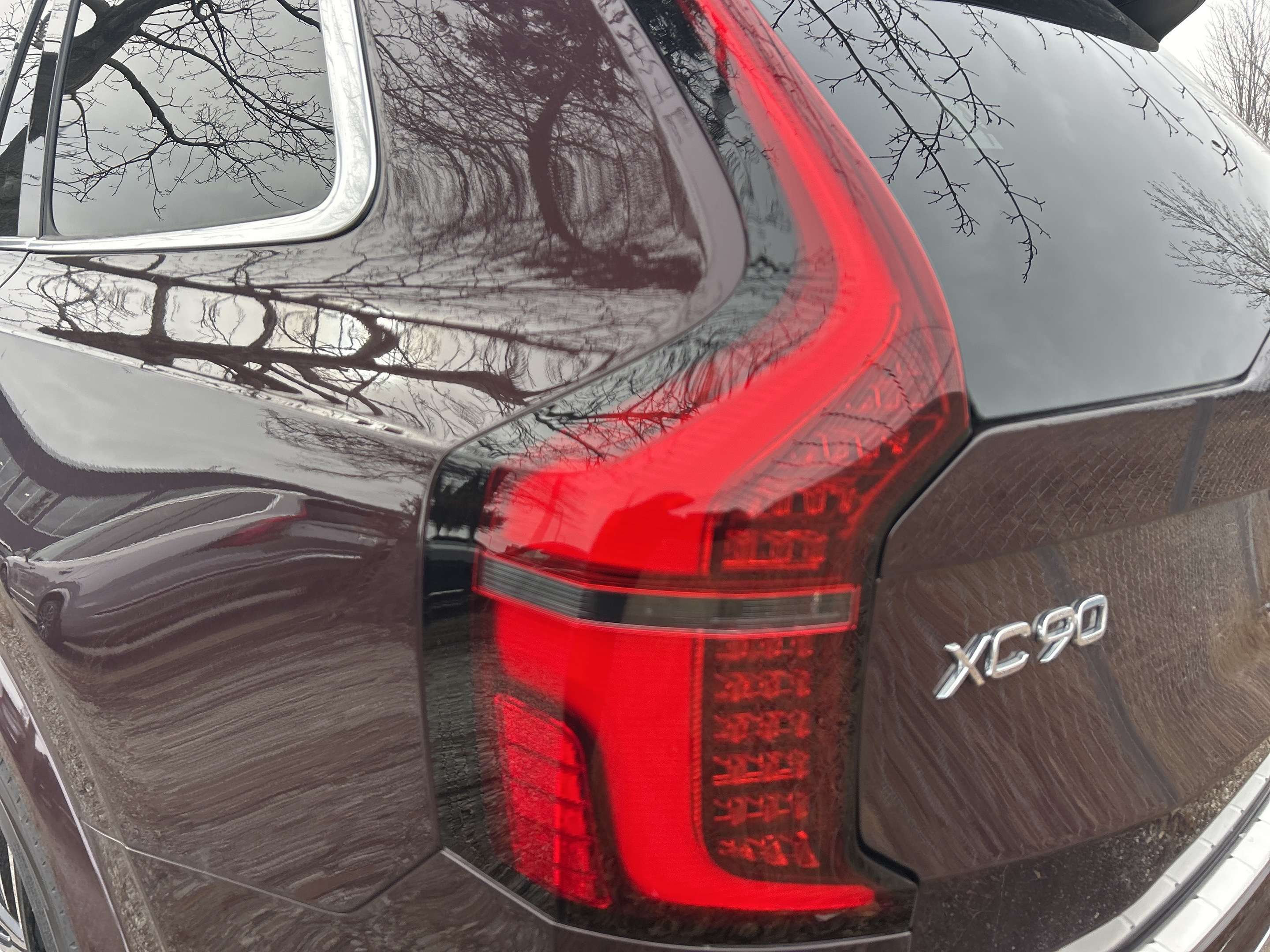 2026 Volvo XC90 B6 AWD Ultra Bright Theme 7-Seater alt 3