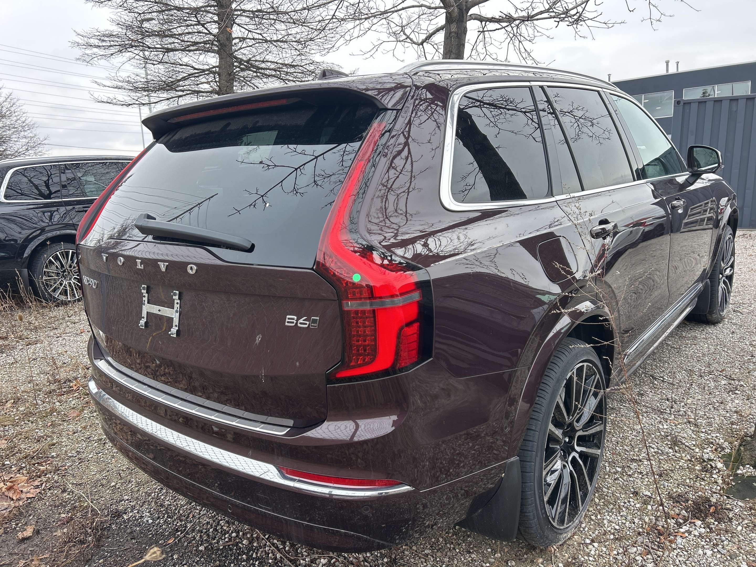2026 Volvo XC90 B6 AWD Ultra Bright Theme 7-Seater alt 4