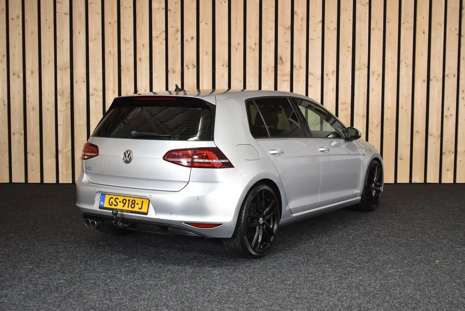 Volkswagen Golf GTE 1.4 TSI Trekhaak 2e eig. Dealer auto 19" Navi LED Gris - 2