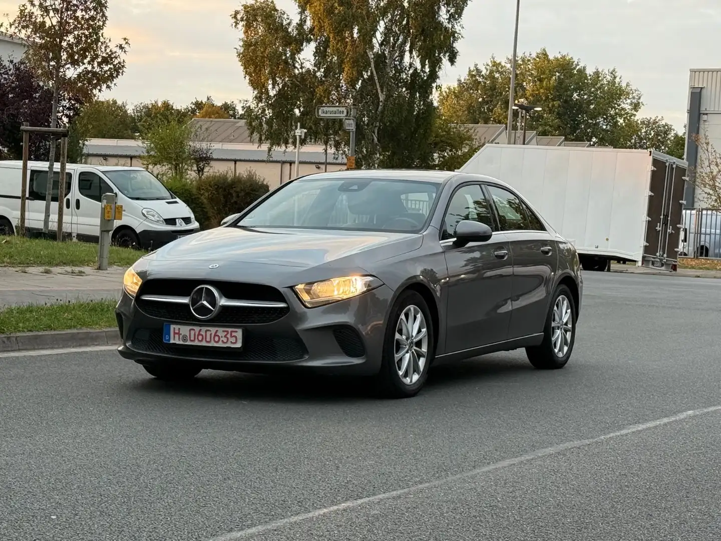 Mercedes-Benz A 180 A -Klasse Lim. A 180 2,0 d Dig Tacho Grau - 1