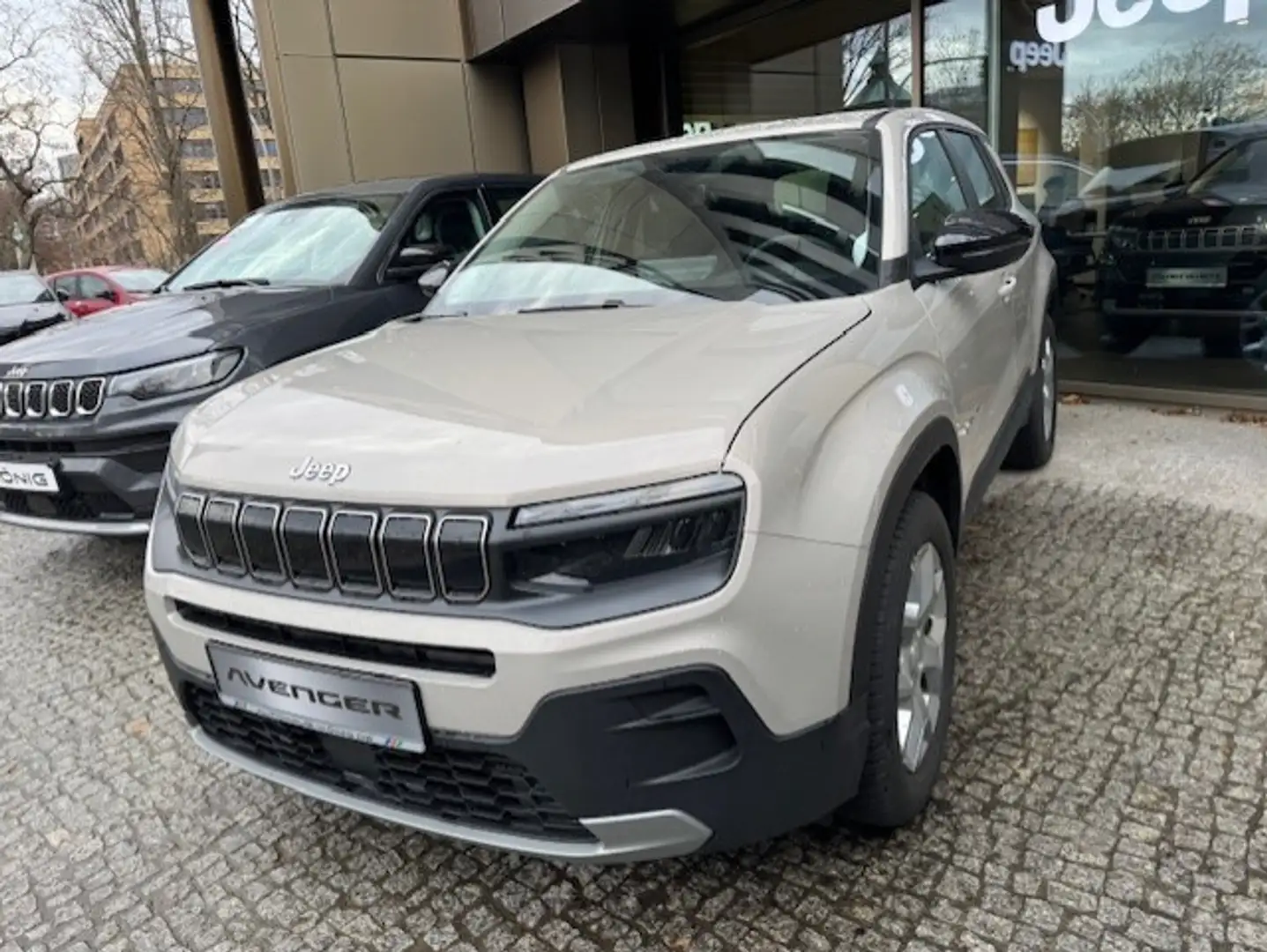 Jeep Avenger Benziner MY24 Altitude 1.2 T3 100 PS Grau - 1