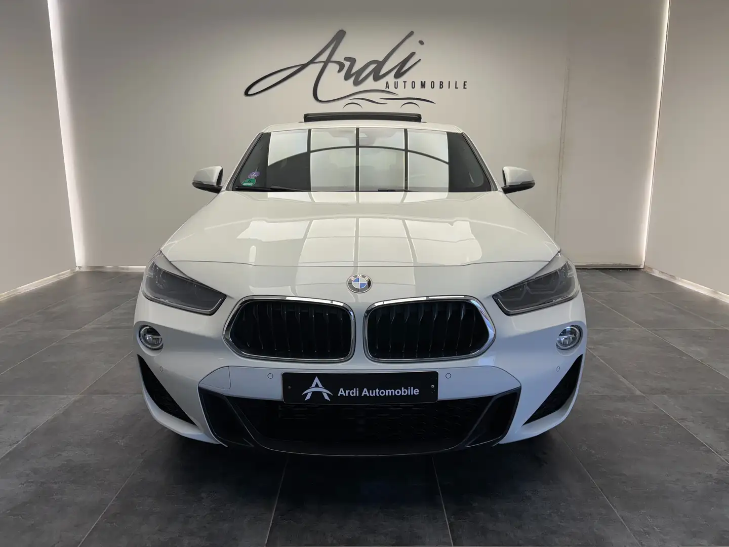 BMW X2 1.5iA sDrive18 *PACK M*TOIT OUV*1ER PROP*GARANTIE* Blanc - 2