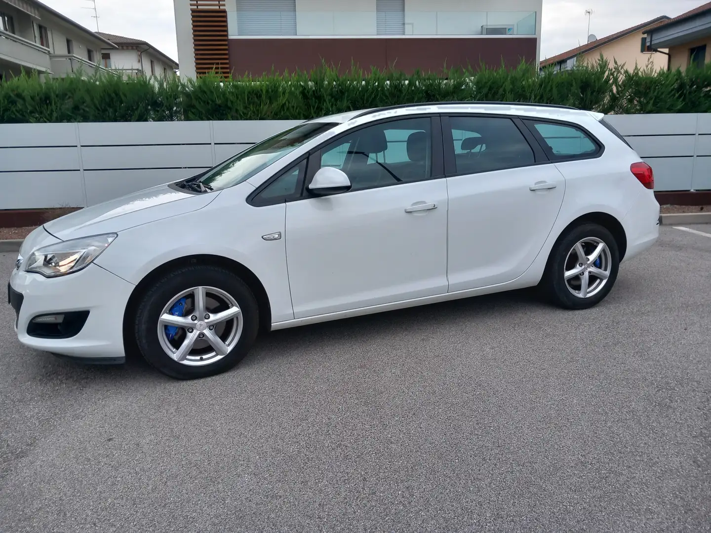 Opel Astra Sports Tourer 1.6 cdti Business tua € 185 mese Bianco - 1