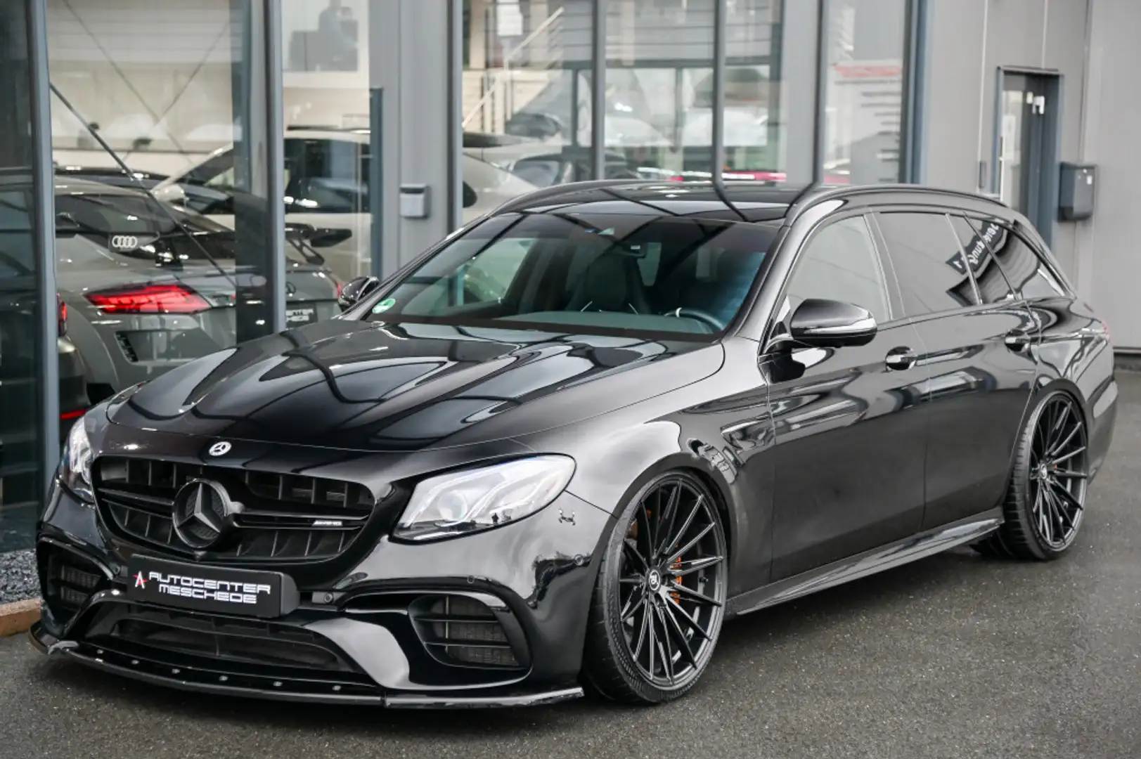 Mercedes-Benz E 63 AMG S T Schalensitze* Keramik* 21 Yido* Negro - 2
