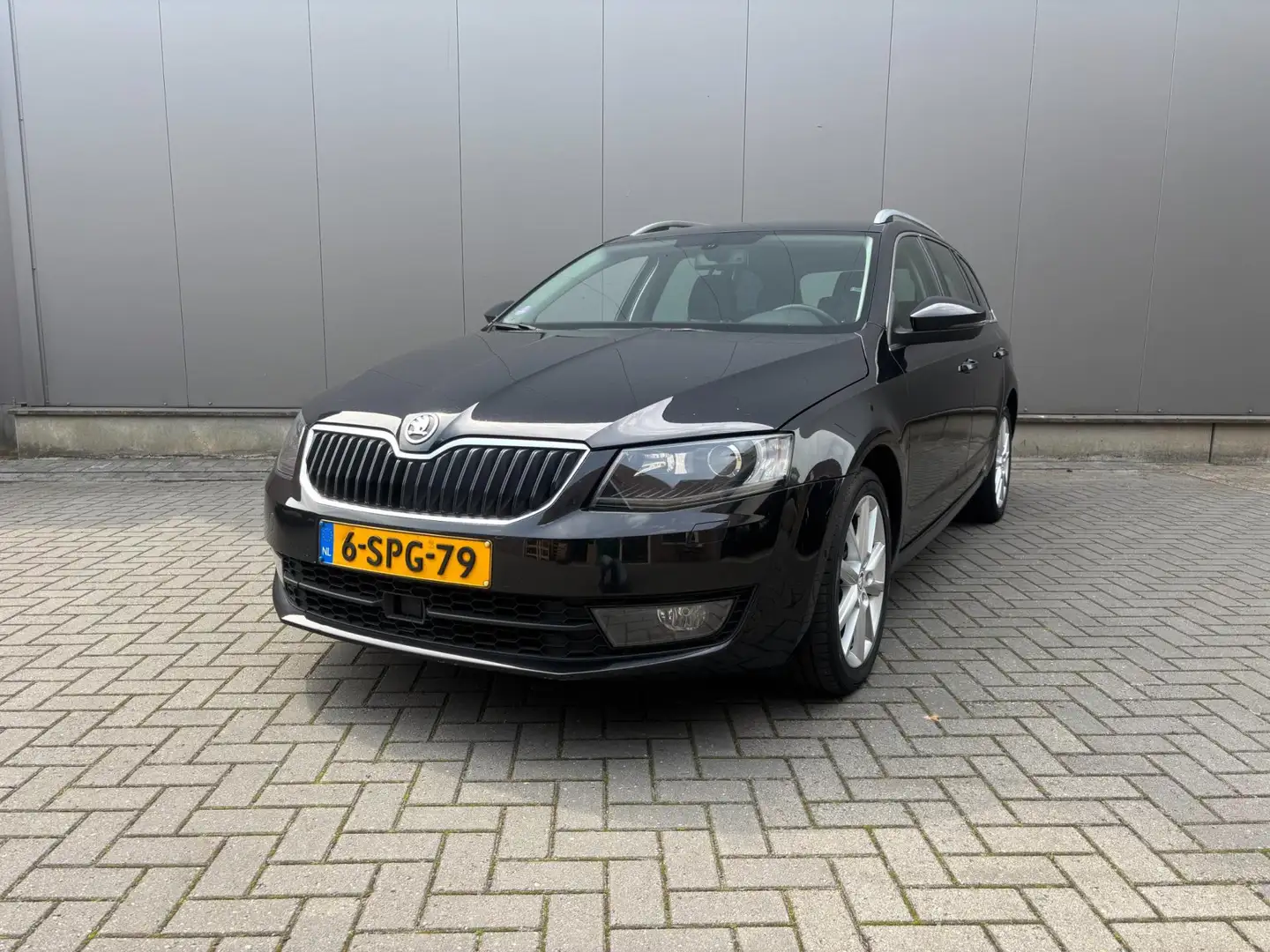 Skoda Octavia Combi 1.4 TSI Greentech Elegance Businessline Schwarz - 1