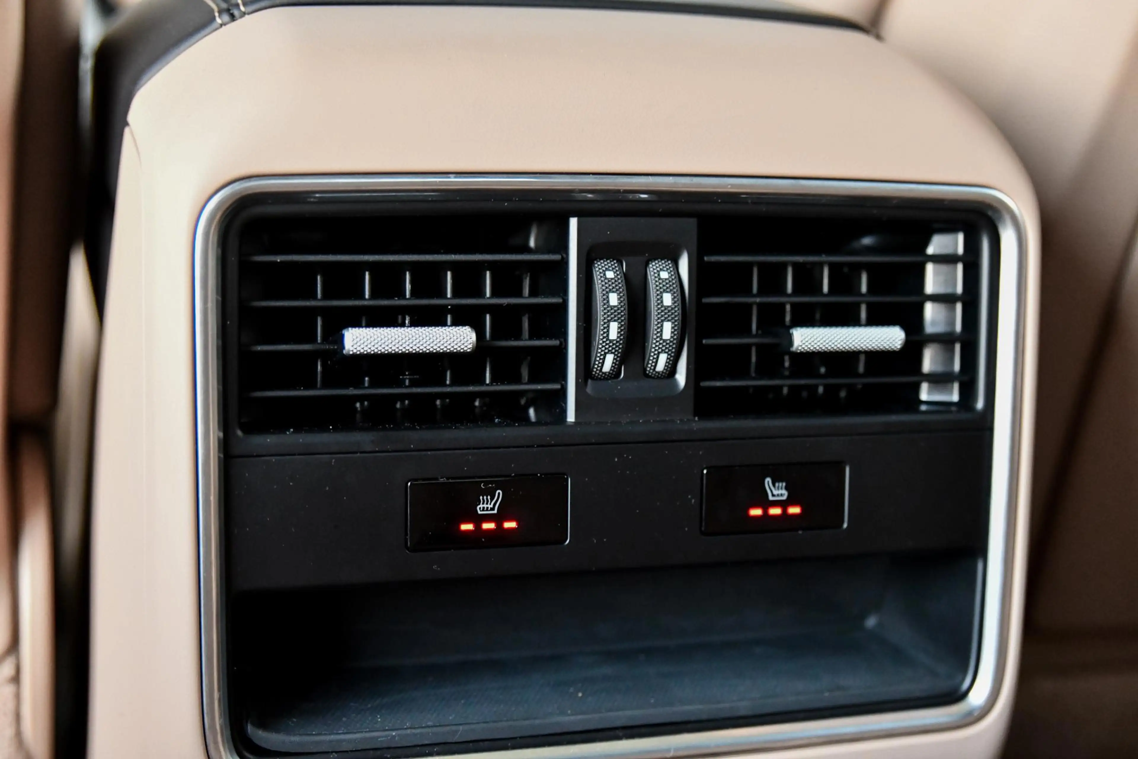 Porsche Cayenne Coupé 3.0 E-Hybrid Sport Design Platinum, Chrono, — photo 37