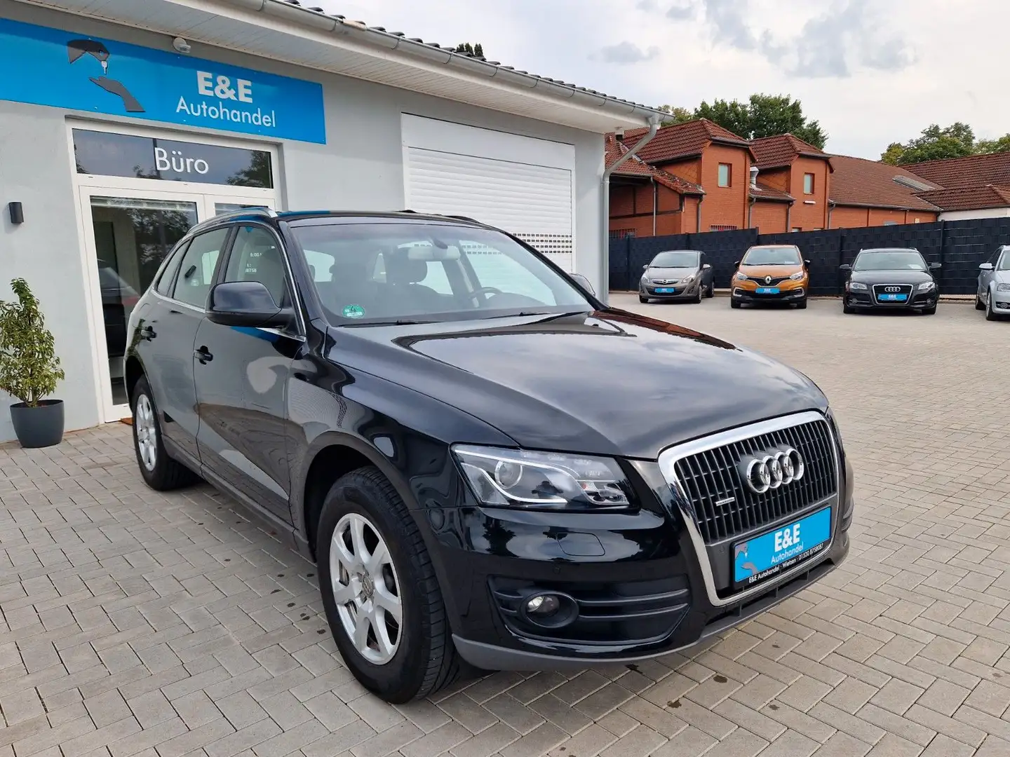 Audi Q5 2.0 TDI quattro+Automatik+Xenon+AHK+TÜV neu Noir - 1