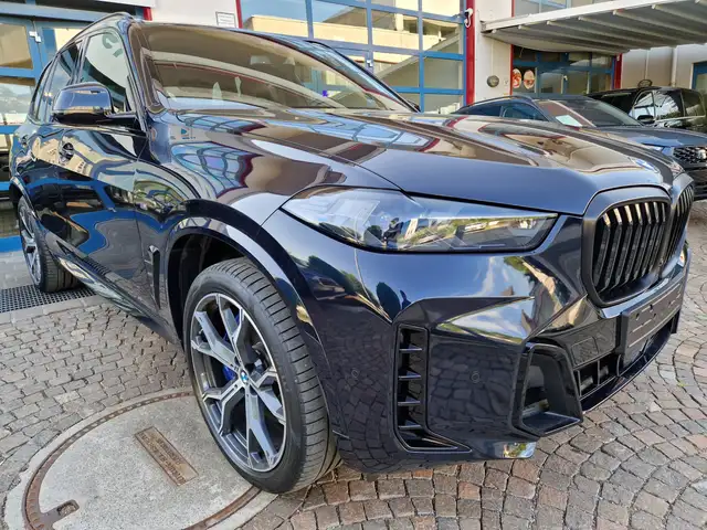 BMW X5 view 2
