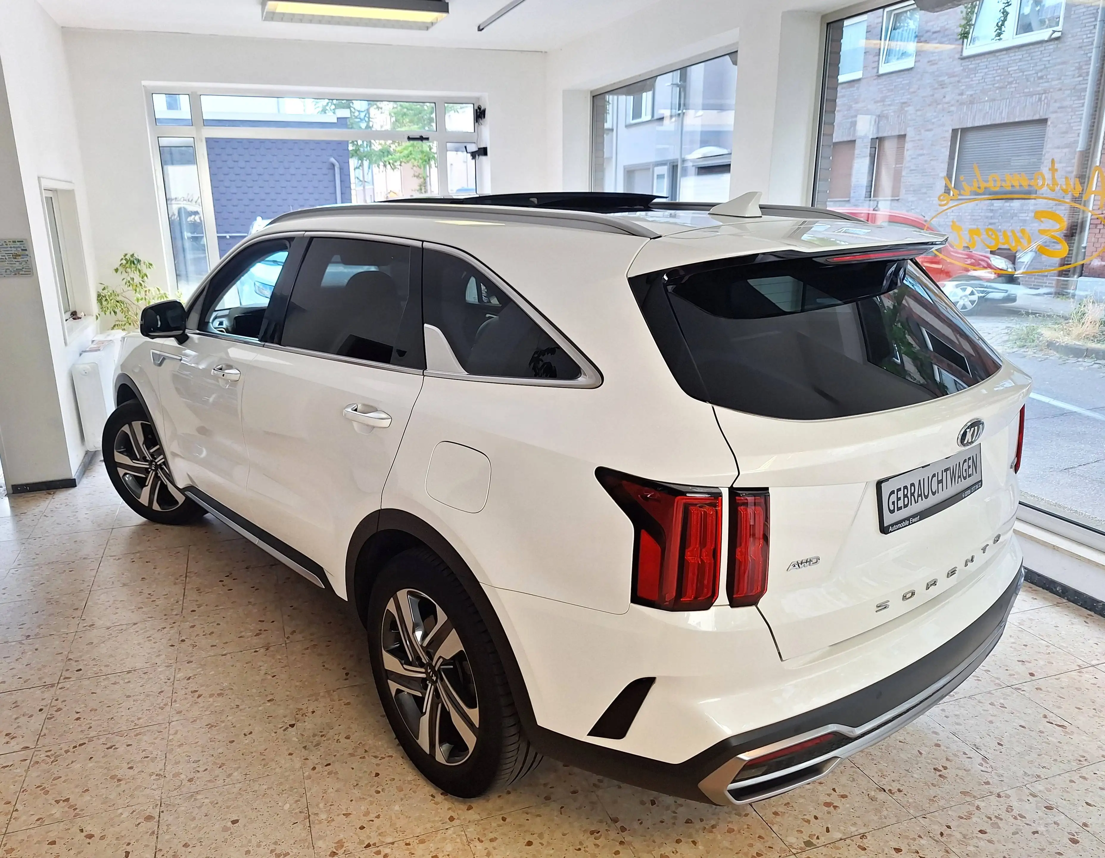 Kia Sorento Plug-In Hybrid AWD 1.Hd Schiebedach 8x Räder Werksgarantie 360* LED — photo 5