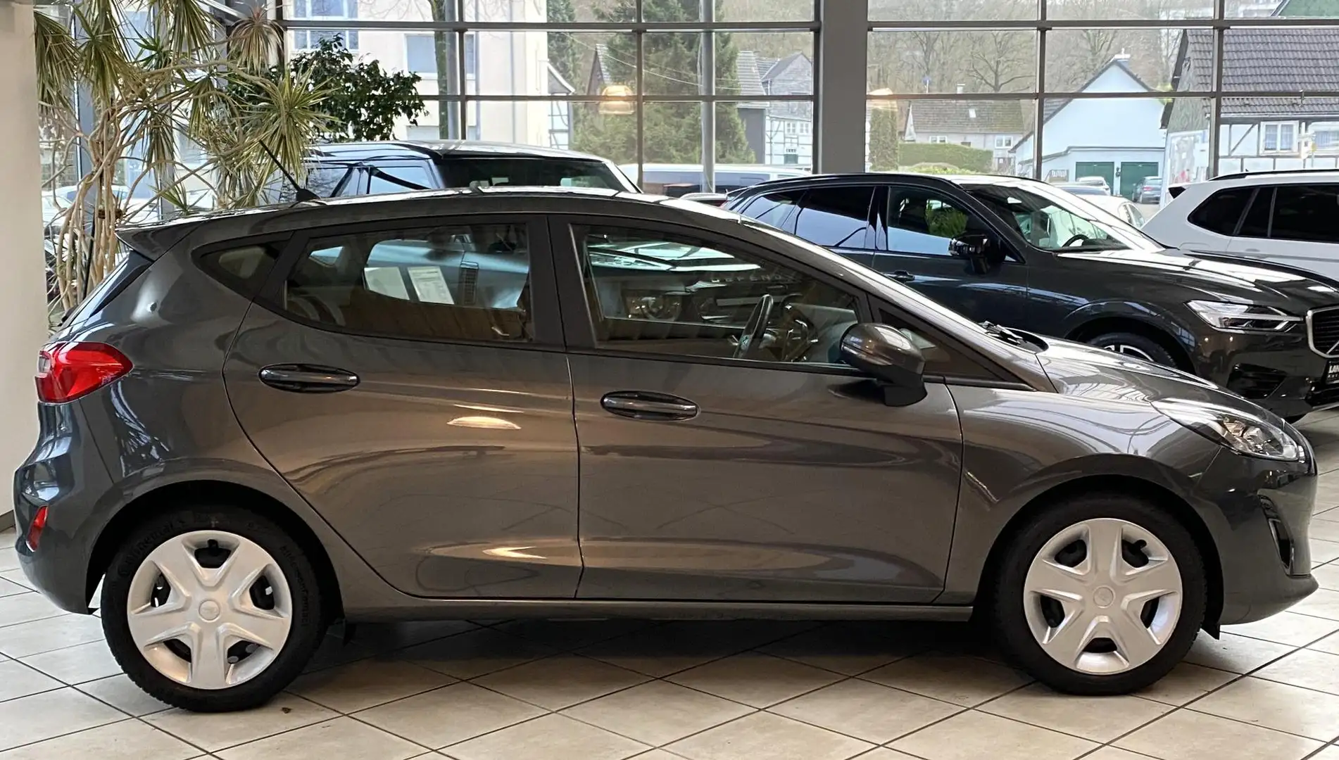 Ford Fiesta Fiesta 1.0 Cool&Connect AUTOMATIK|WINTERPAKET|CD Grau - 2