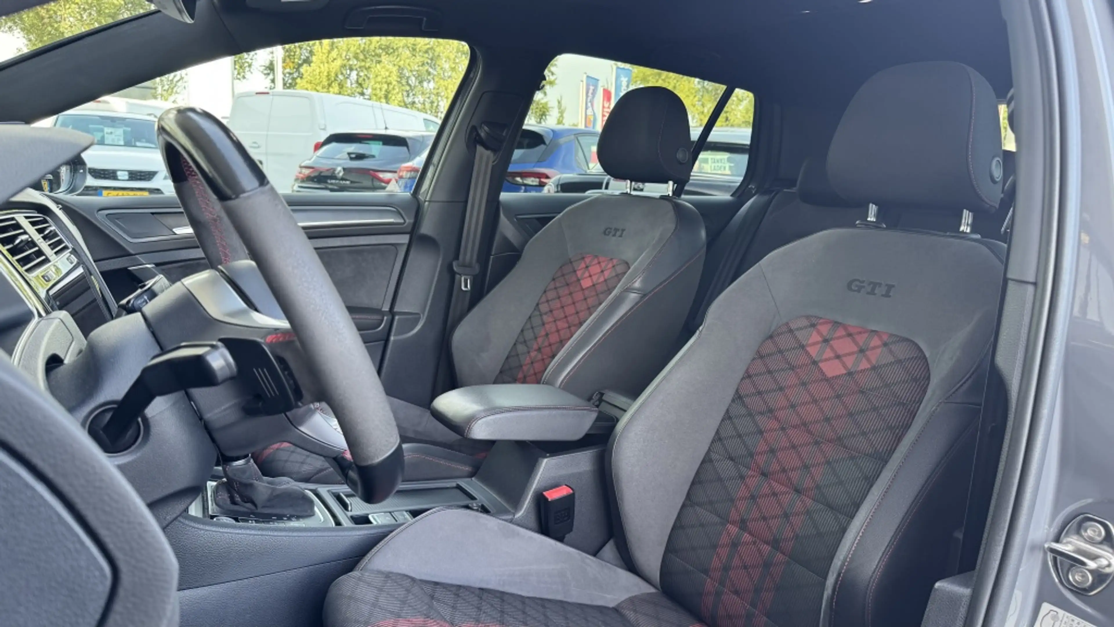 Volkswagen Golf GTI 2.0 TSI TCR | Pano | Camera | Virtual — photo 10