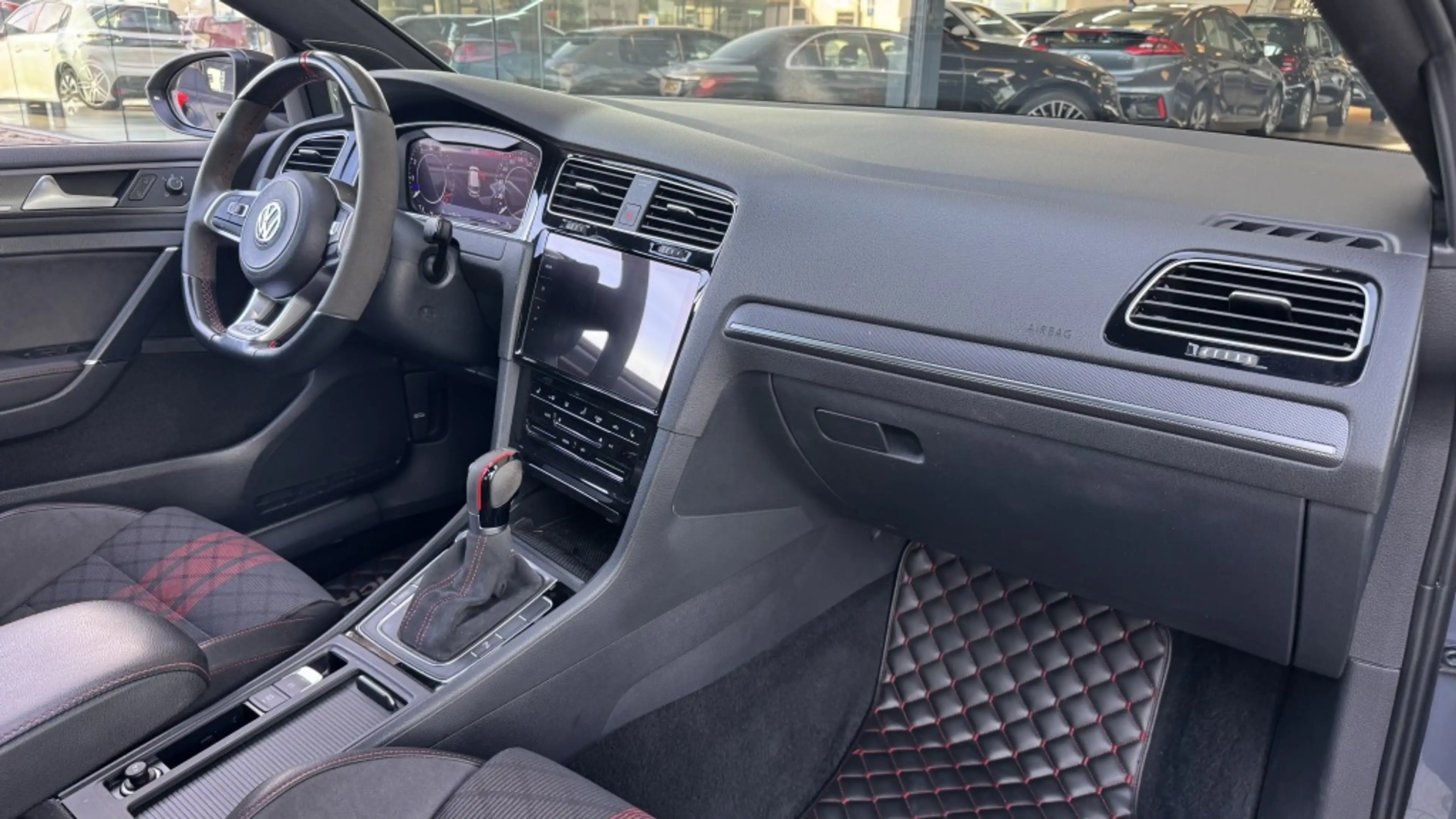 Volkswagen Golf GTI 2.0 TSI TCR | Pano | Camera | Virtual — photo 16