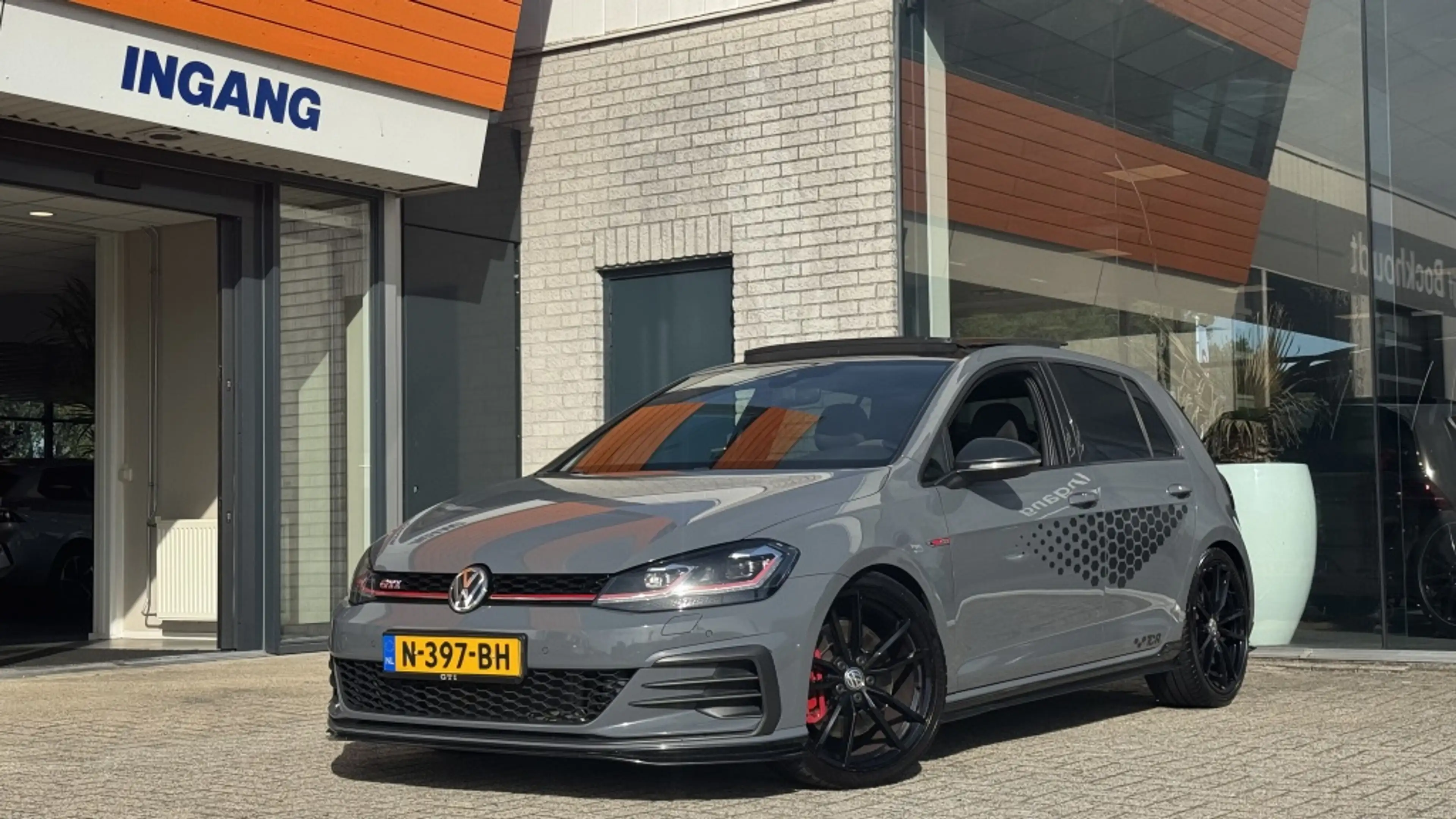 Volkswagen Golf GTI 2.0 TSI TCR | Pano | Camera | Virtual — photo 4
