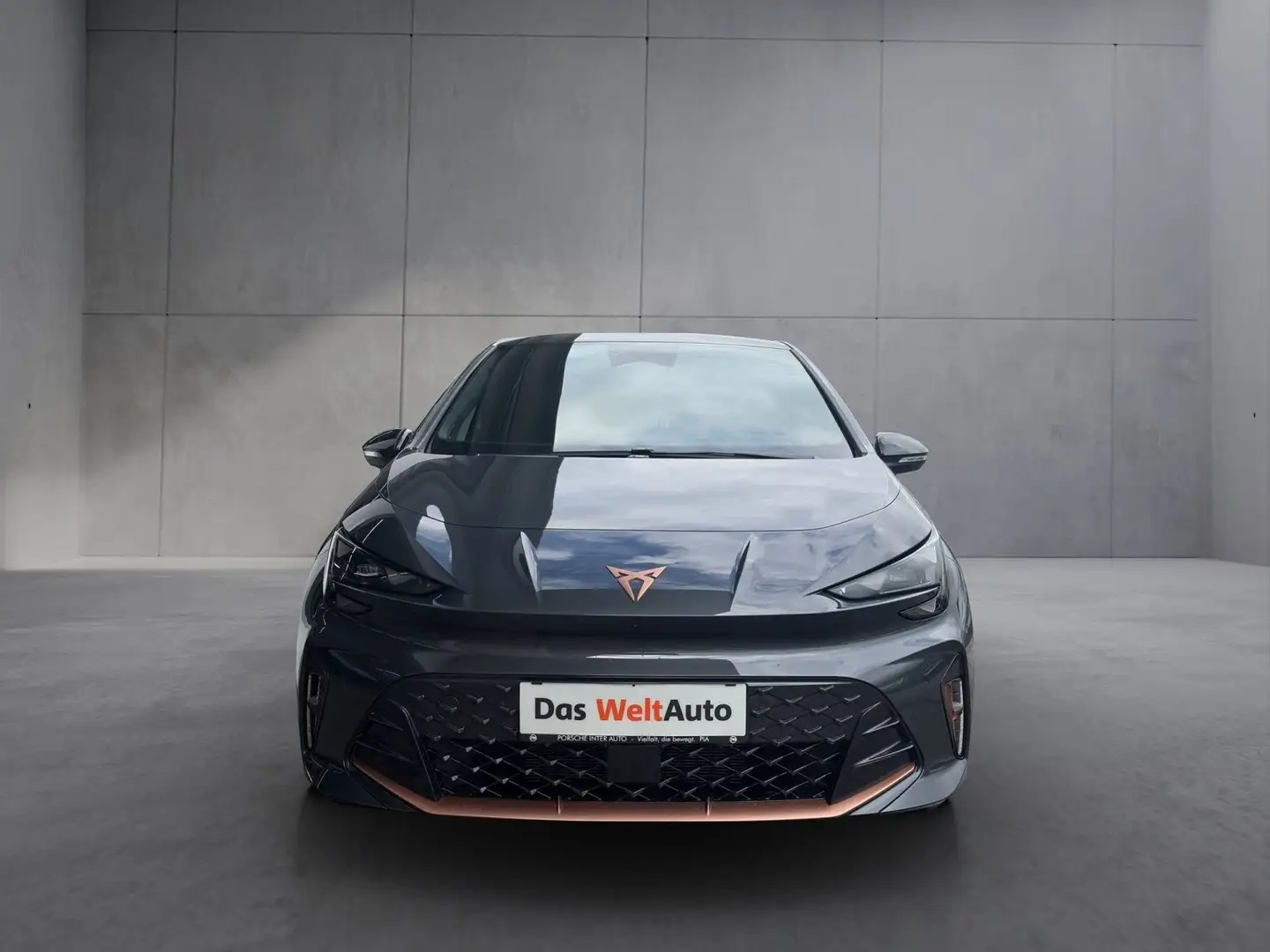 CUPRA Born PLUS 58/61 140kW/190PS Grau - 2