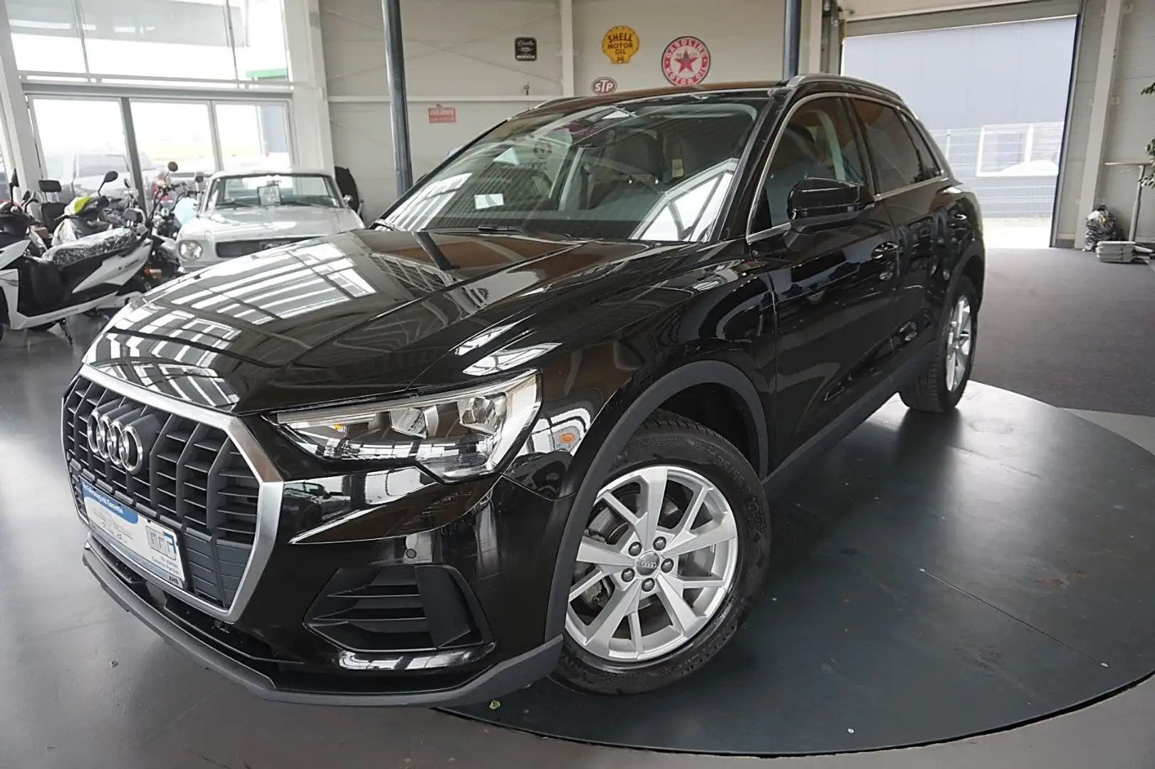 Audi Q3 35 TFSI Digitaler-Tacho*Leder*Navi*Alu18*SHZ* Zwart - 1