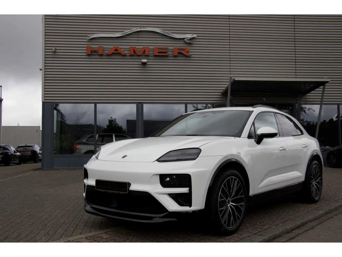 PORSCHE Macan