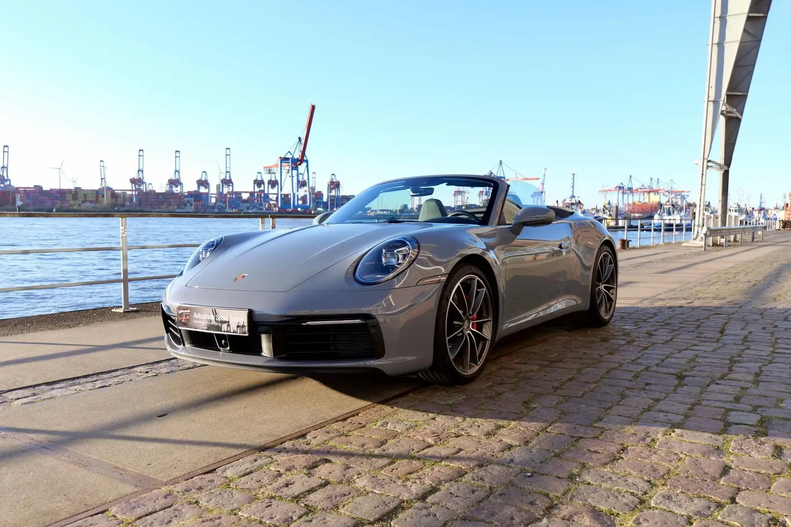 Porsche 992 Carrera 4S Cabriolet Sport-Chrono Grau - 1