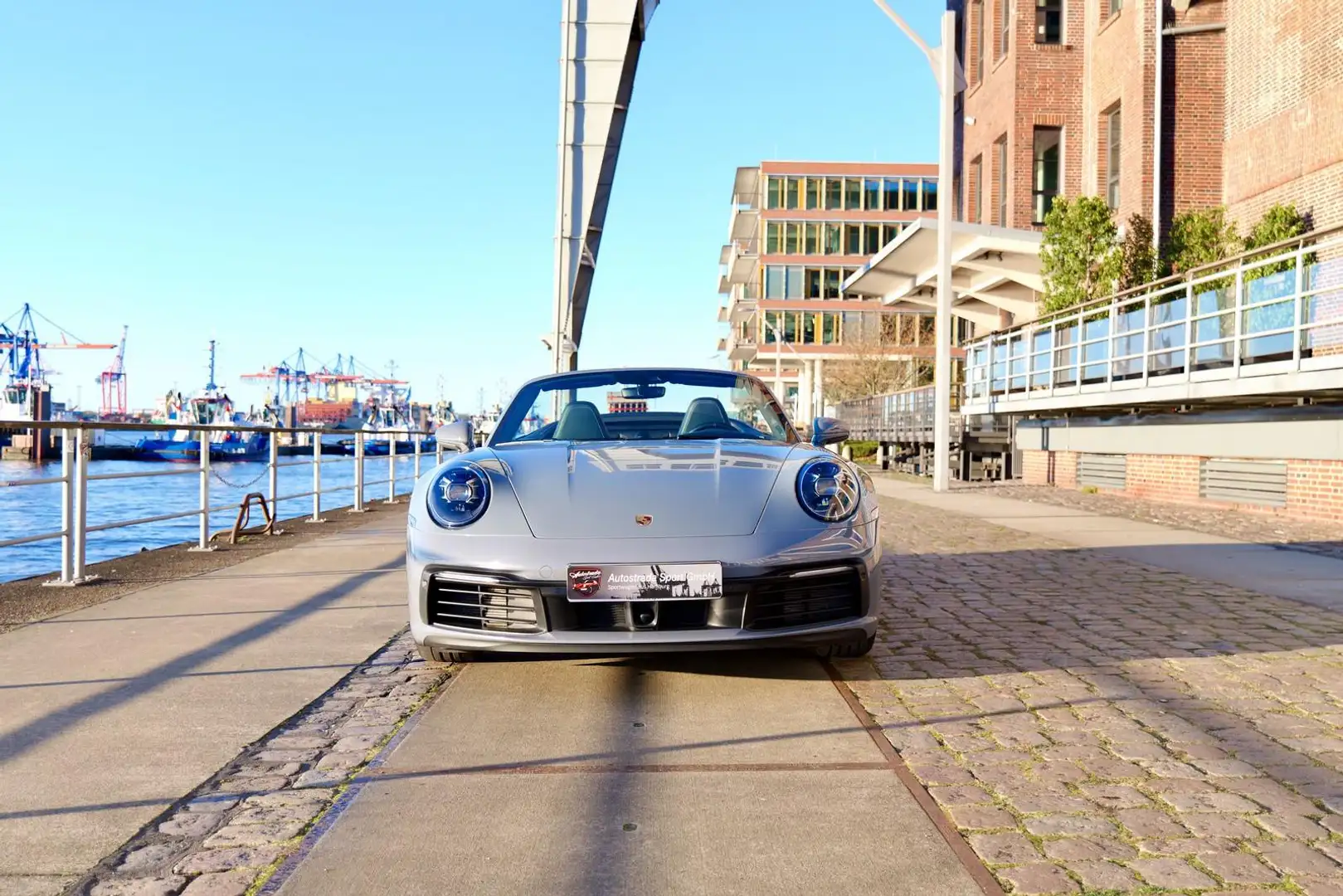 Porsche 992 Carrera 4S Cabriolet Sport-Chrono Grau - 2